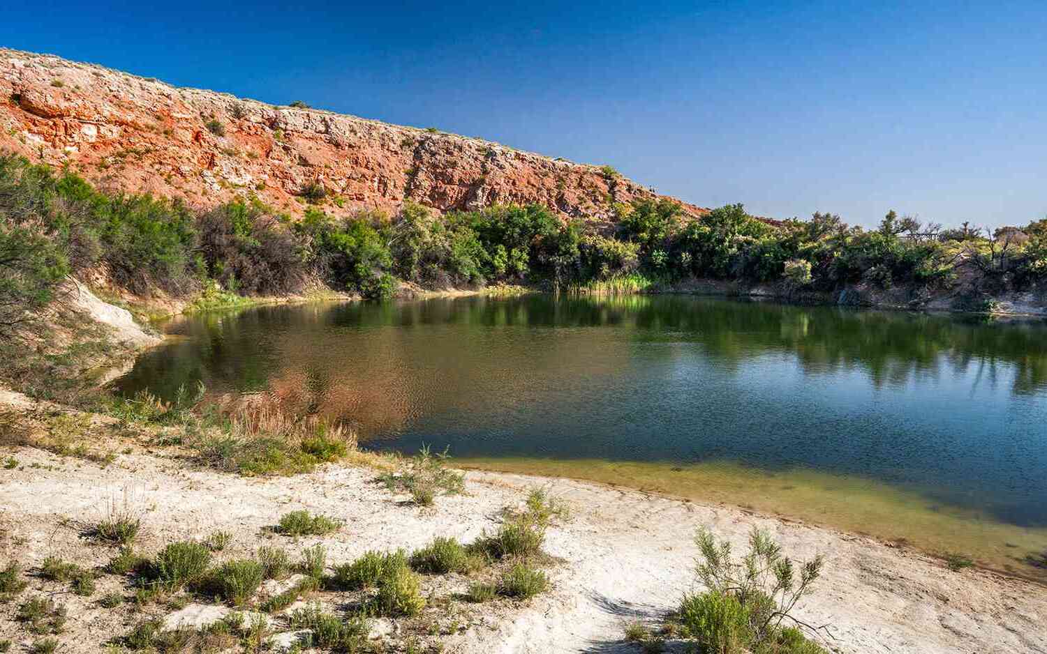 secrets-of-new-mexicos-bottomless-lakes