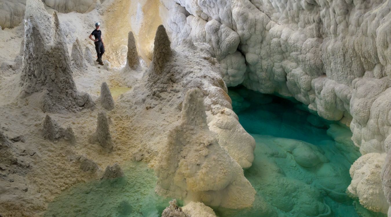 secrets-of-new-mexicos-lechuguilla-cave-microbiology