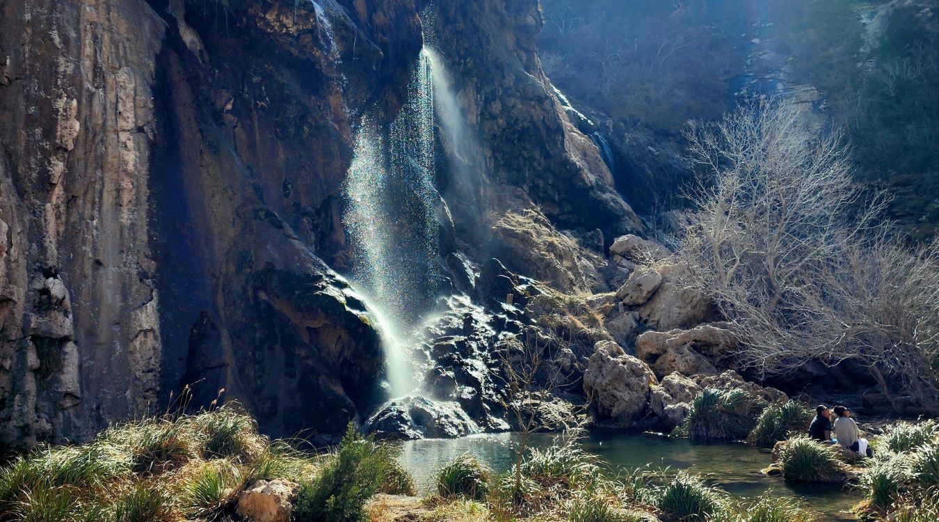 secrets-of-new-mexicos-sitting-bull-falls-chambers