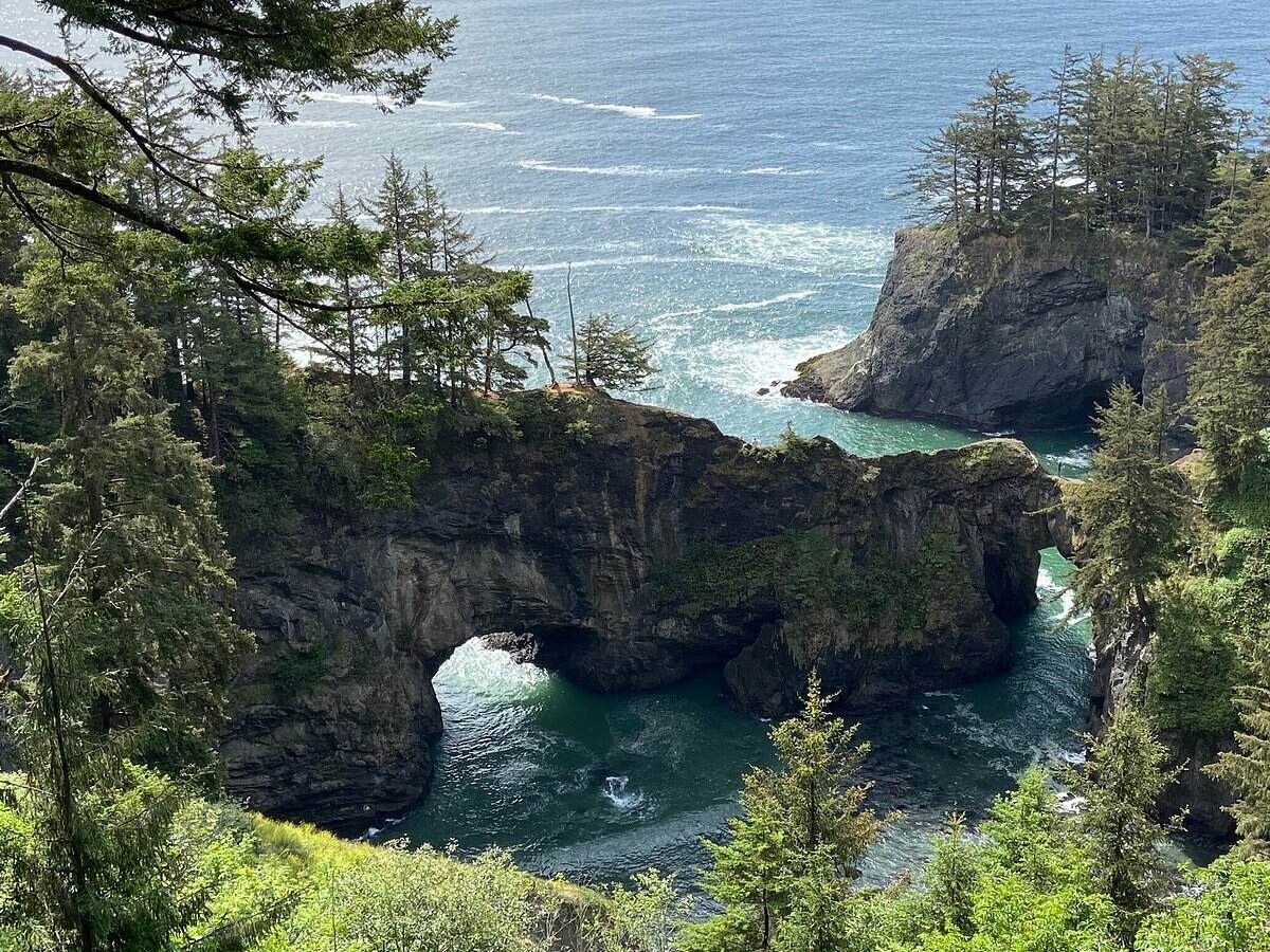 secrets-of-oregons-natural-bridges-viewpoint