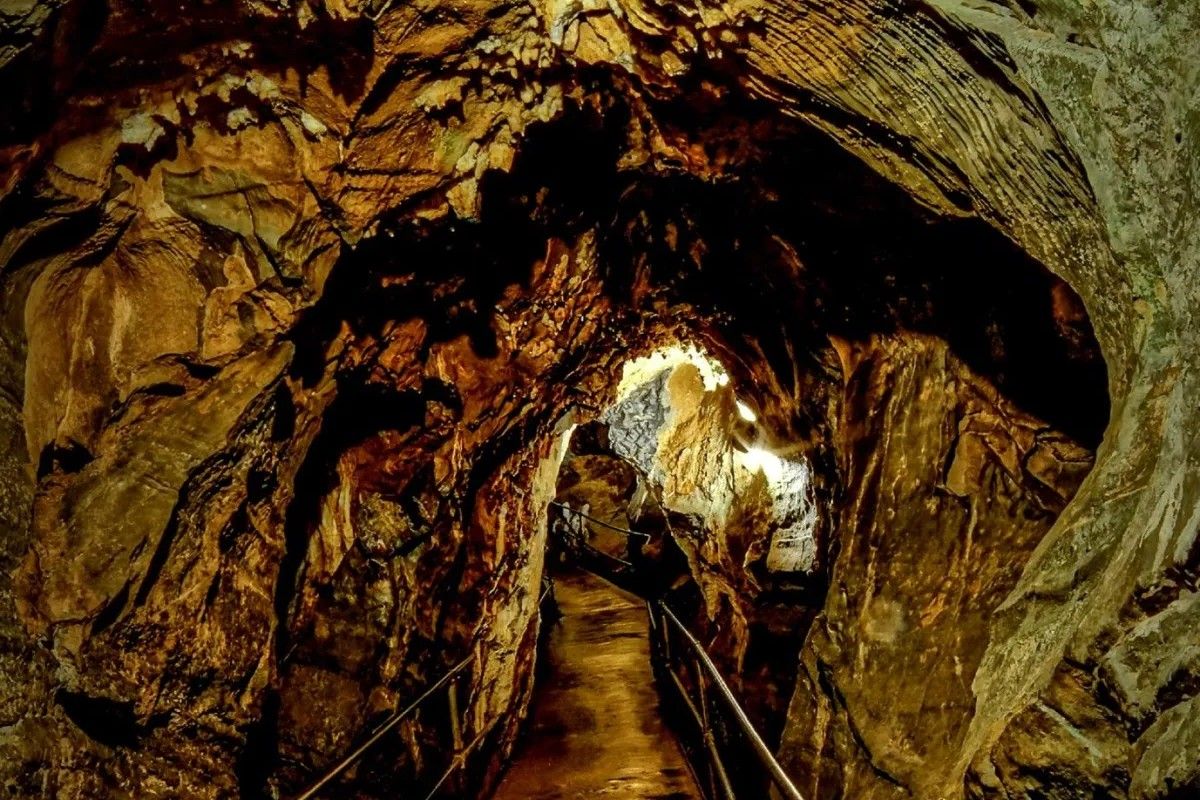 secrets-of-pennsylvanias-wonderland-caverns