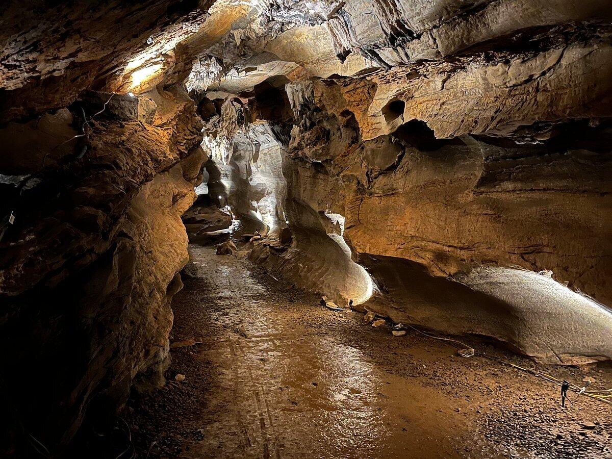 secrets-of-tennessees-appalachian-caverns-in-blountville