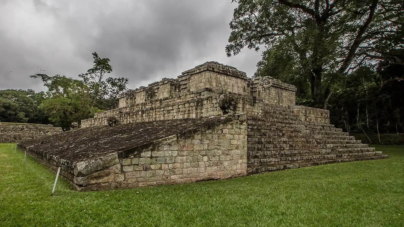secrets-of-the-lost-mayan-hieroglyphs-in-copan-ruins