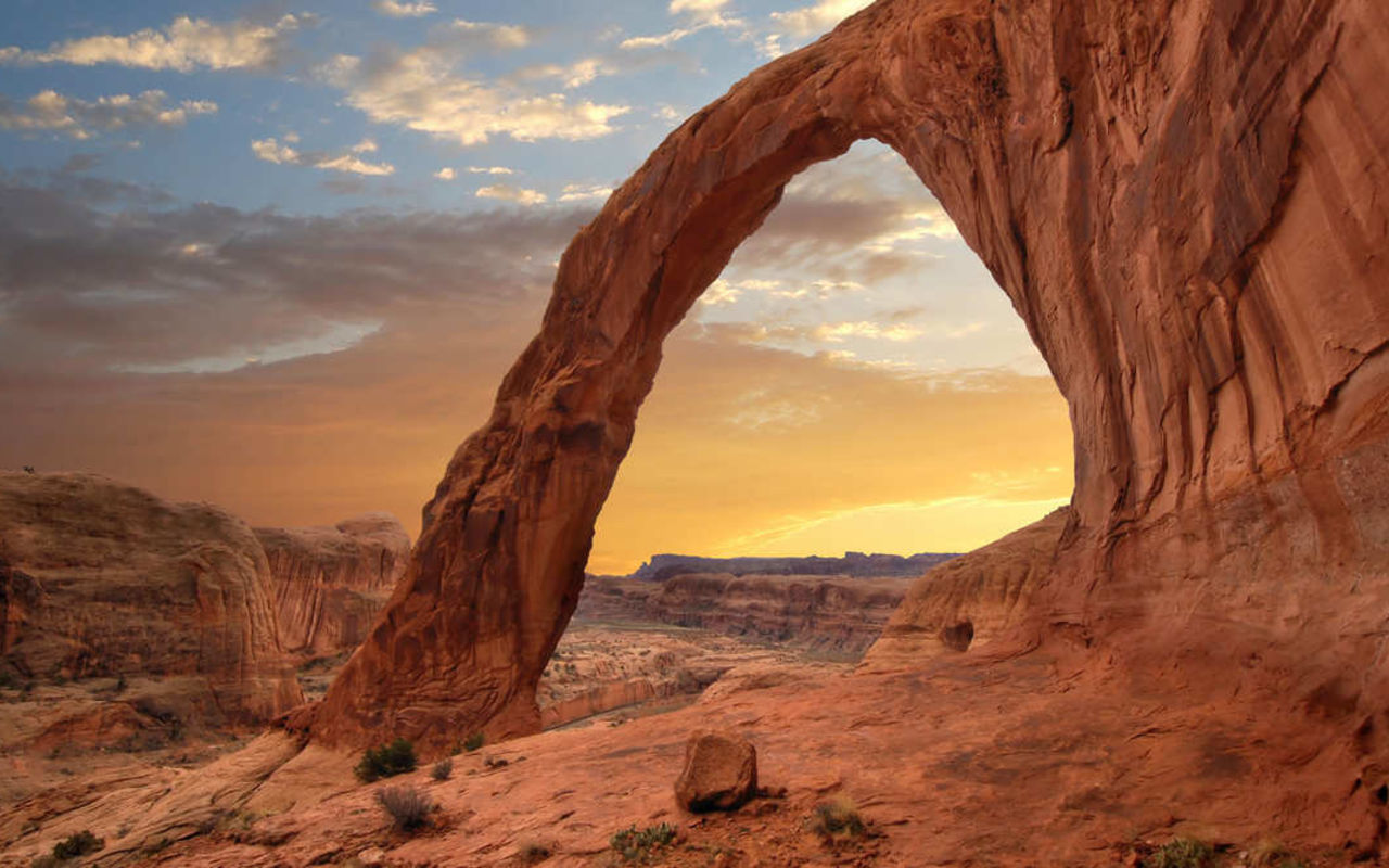 secrets-of-utahs-corona-arch-cliffs