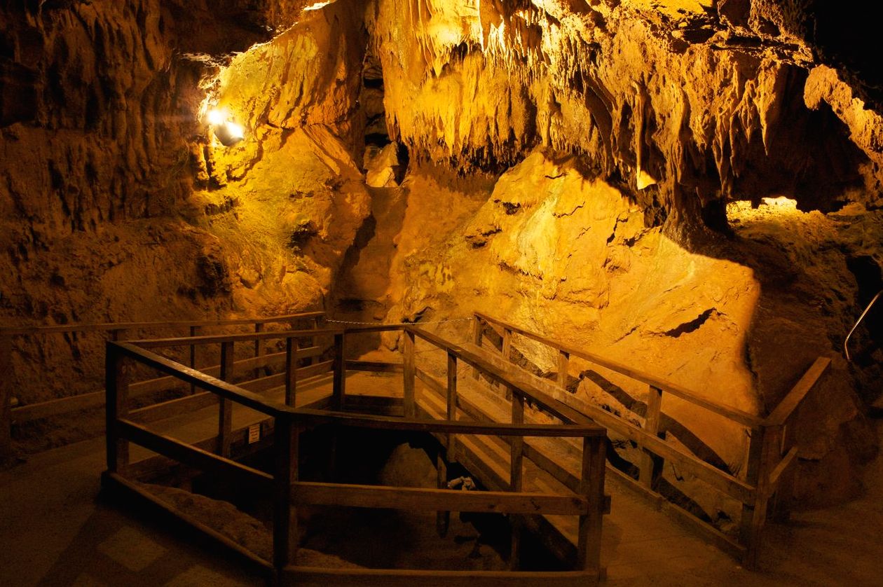 secrets-of-virginias-caverns-at-natural-bridge