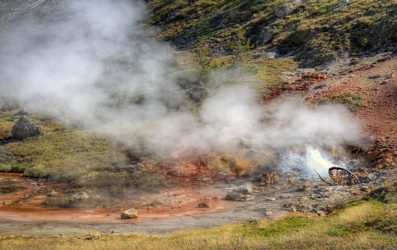 secrets-of-wyomings-yellowstone-thermal-springs