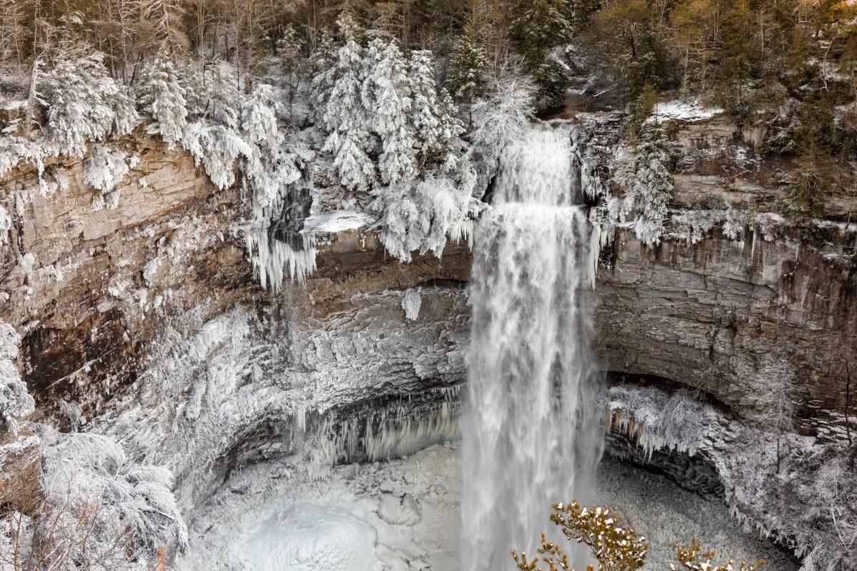 tennessees-hidden-fall-creek-falls-swimming-hole