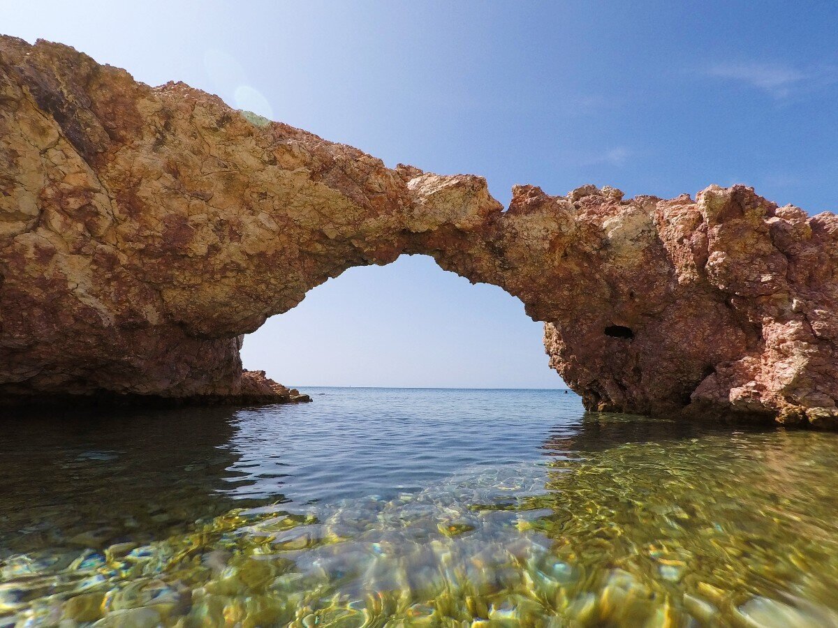 secret-snorkeling-spots-in-milos-islands-sea-caves
