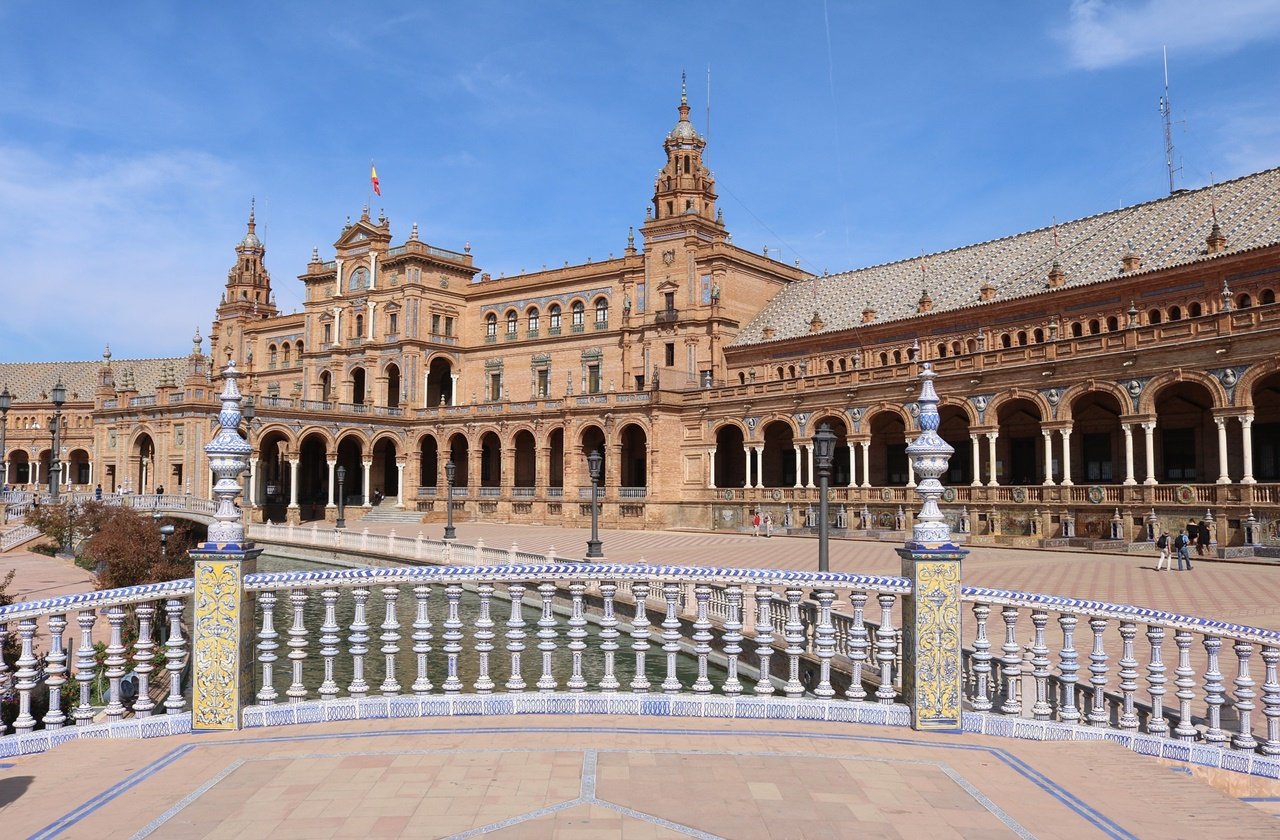 View form one of the bridges in Plaza De España