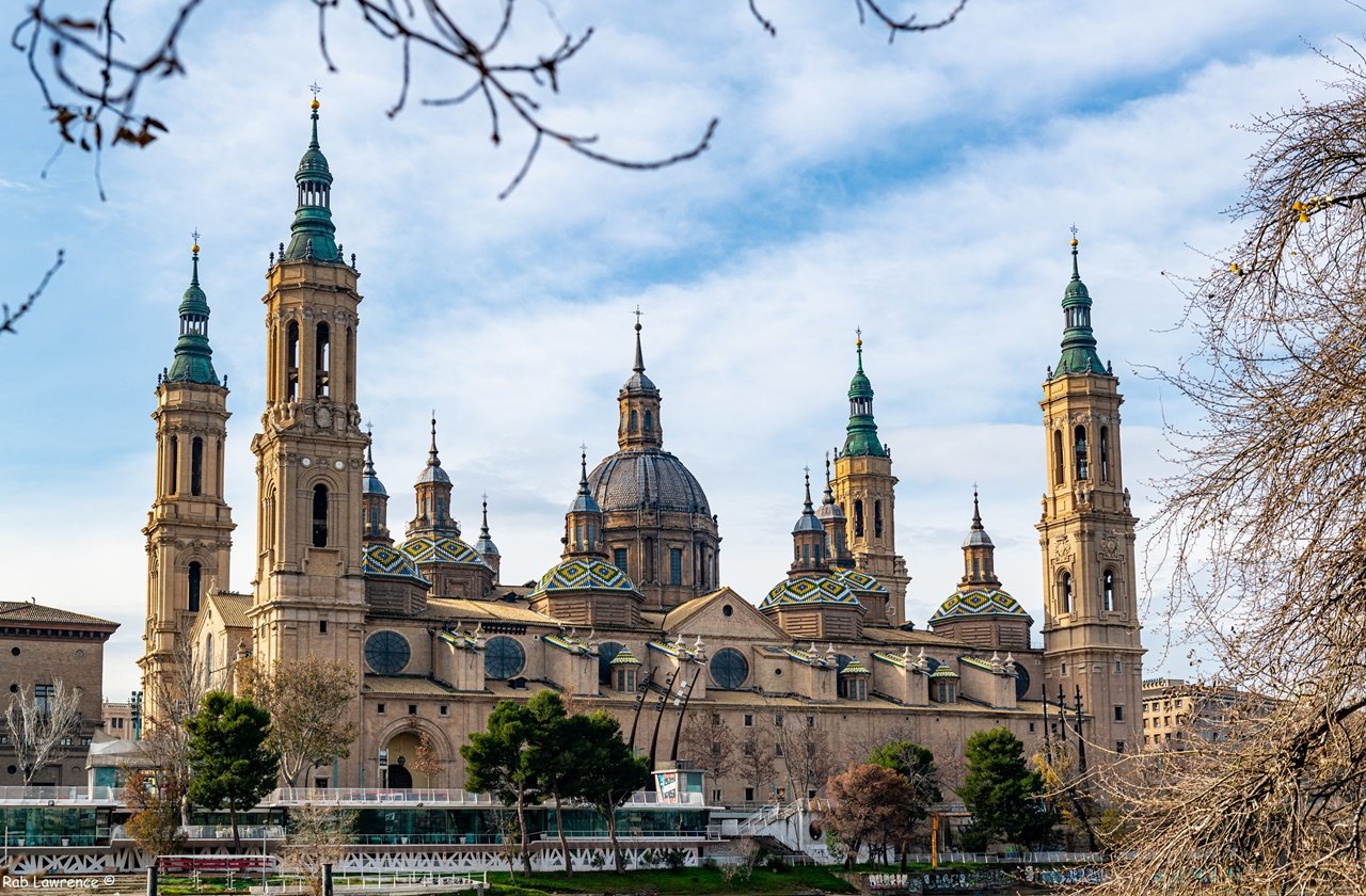 View of the Basílica de Nuestra Señora del Pilar and its distinct tiled roof