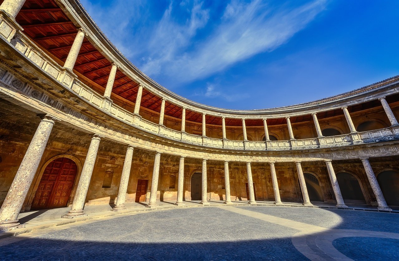 View of the pillars from the courtyard of the Museum of Fine Arts of Granada