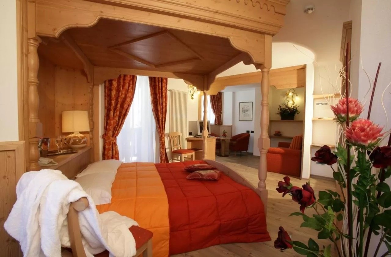 View of one of the rooms in Hotel Garni La Roccia