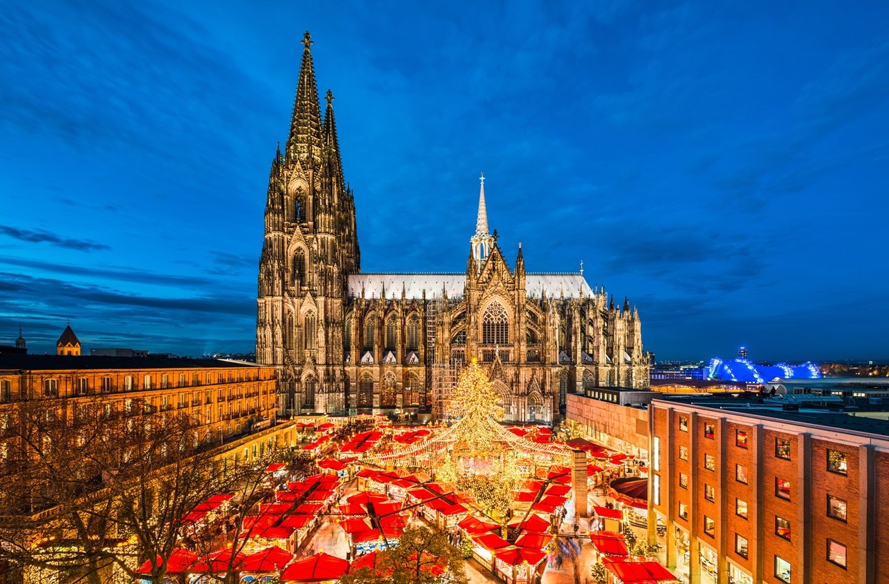 Christmas market next to the Cologne Cathedral at night