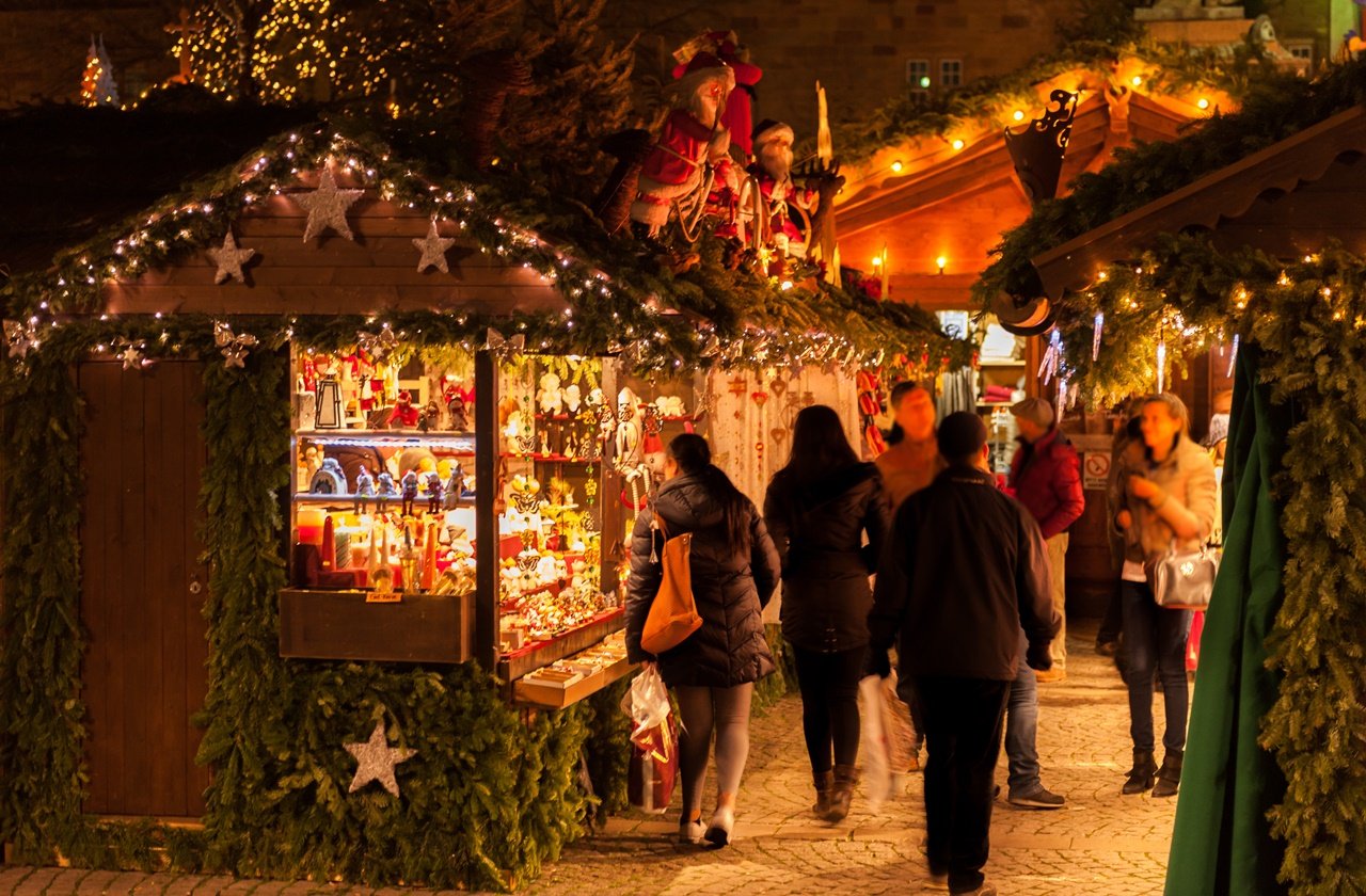 Tourists and local exploring the Christmas Fair at Dubrovnik