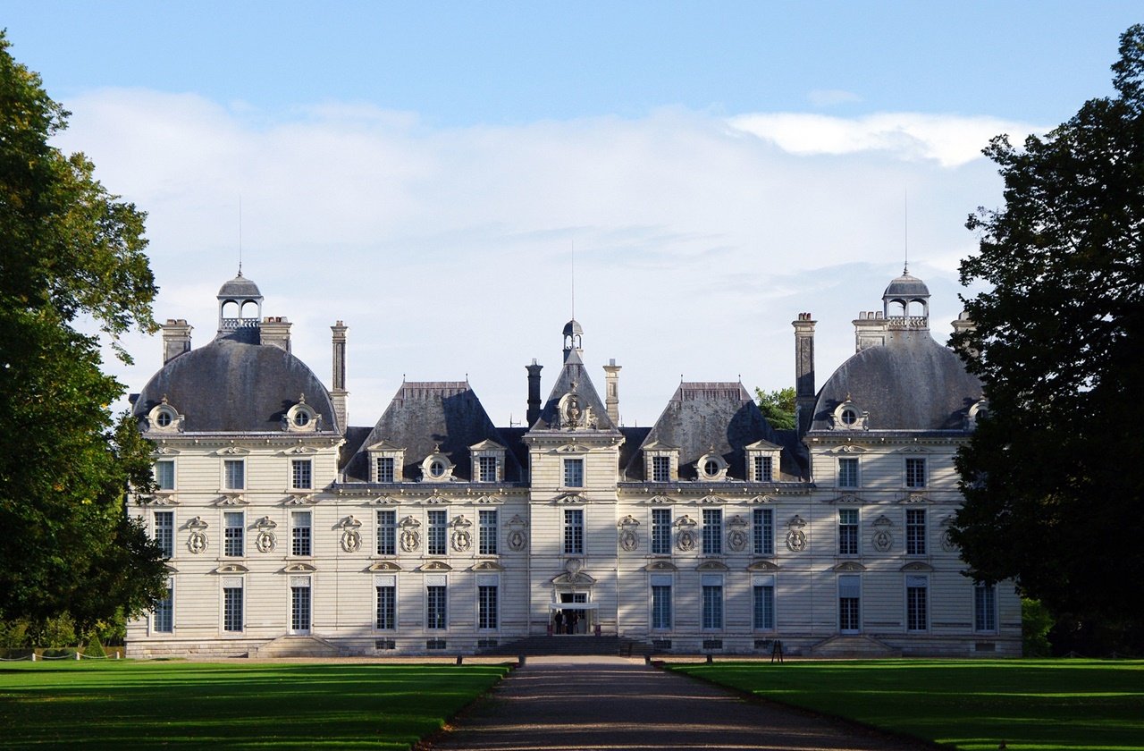 Front view of the Château de Cheverny