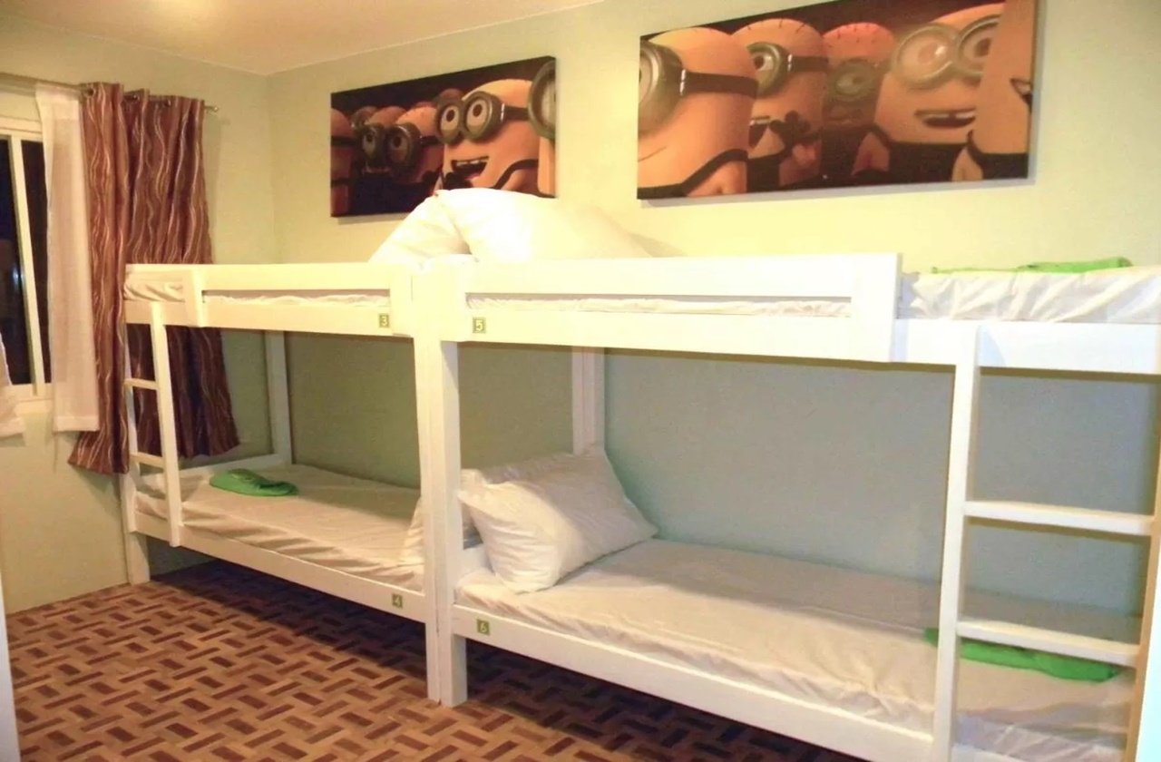 Bunk beds at the dorm room in TR3ATS Guest House 