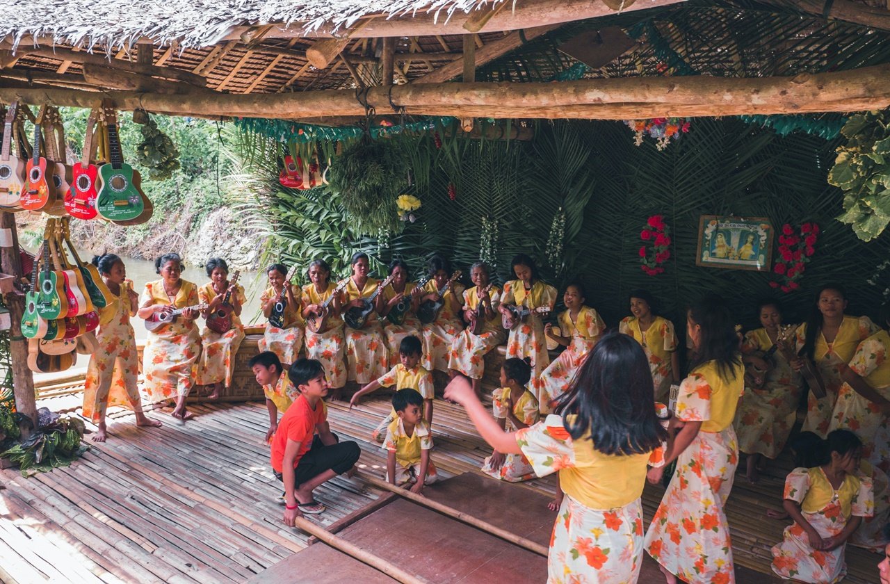 Locals dancing at the river cruise in Loboc River