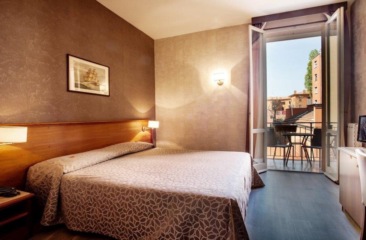 Hotel Astoria Room with balcony and city view at Hotel Astoria