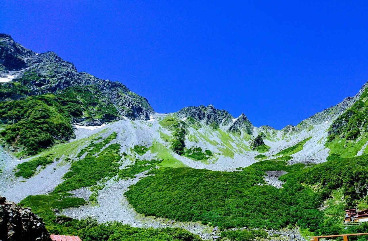 Rocky trails along Mount Hotaka