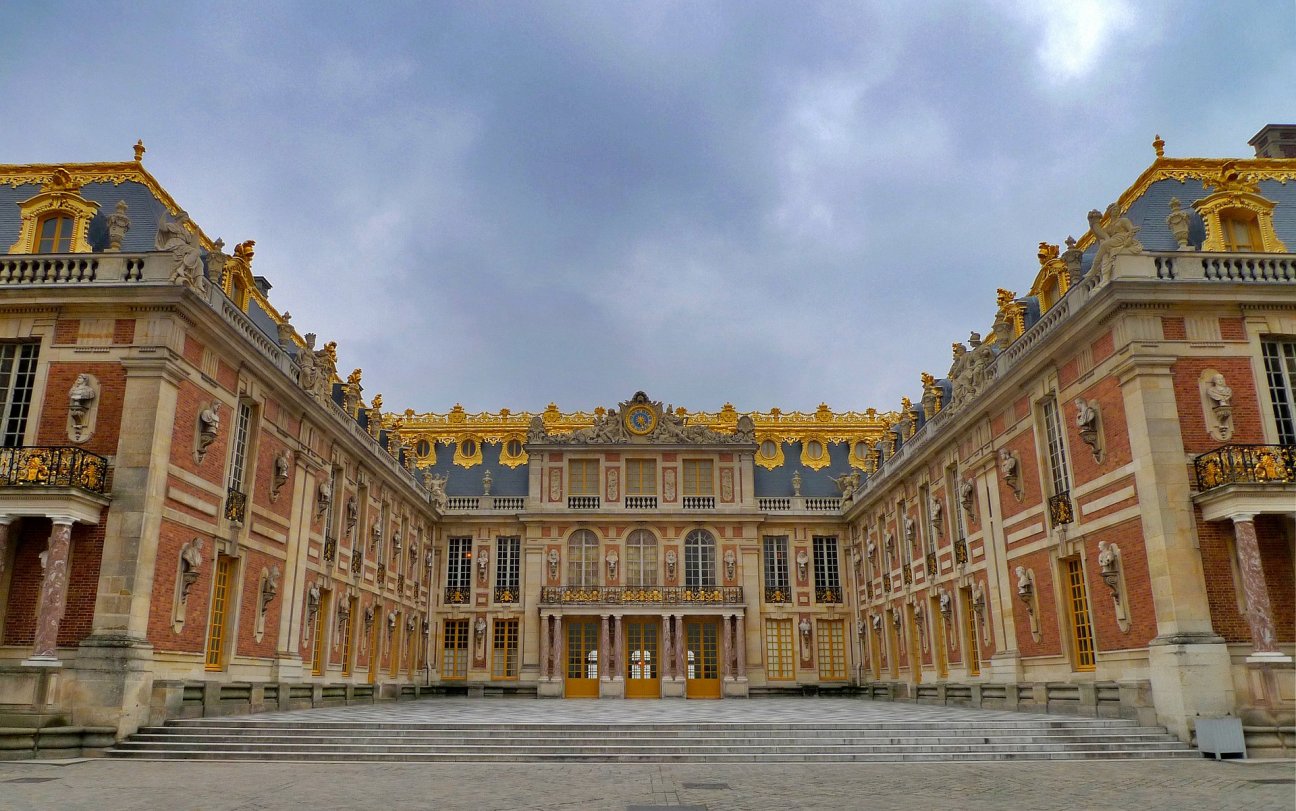 View of the Versailles Palace entrance