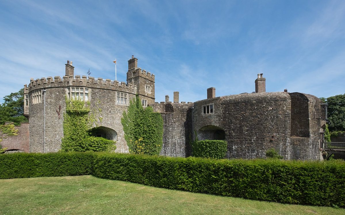 Walmer Castle: All You Need To Know In 5 Minutes 1280px Walmer Castle from the west 0 - Walmer Castle: All You Need To Know In 5 Minutes