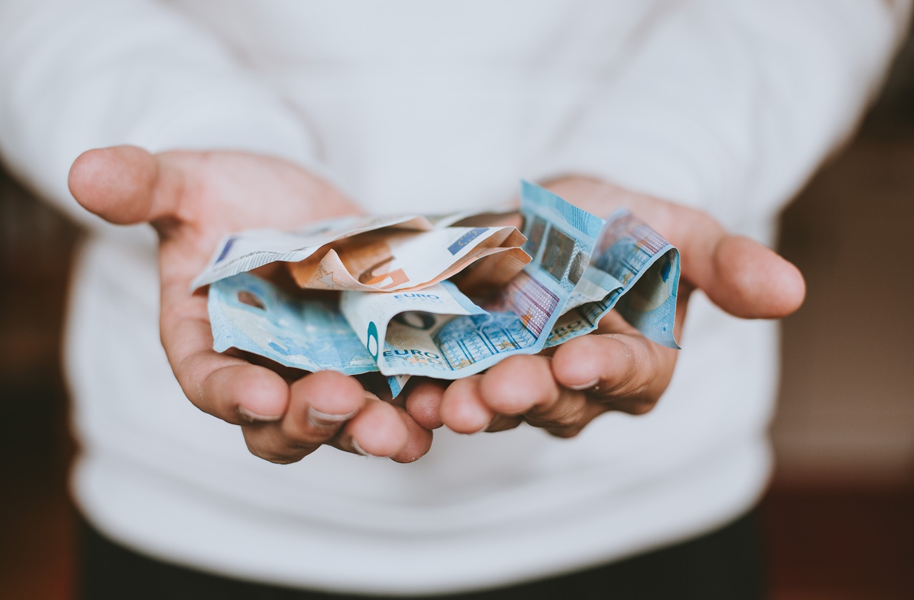 Tipping in france Man holding Euro bills